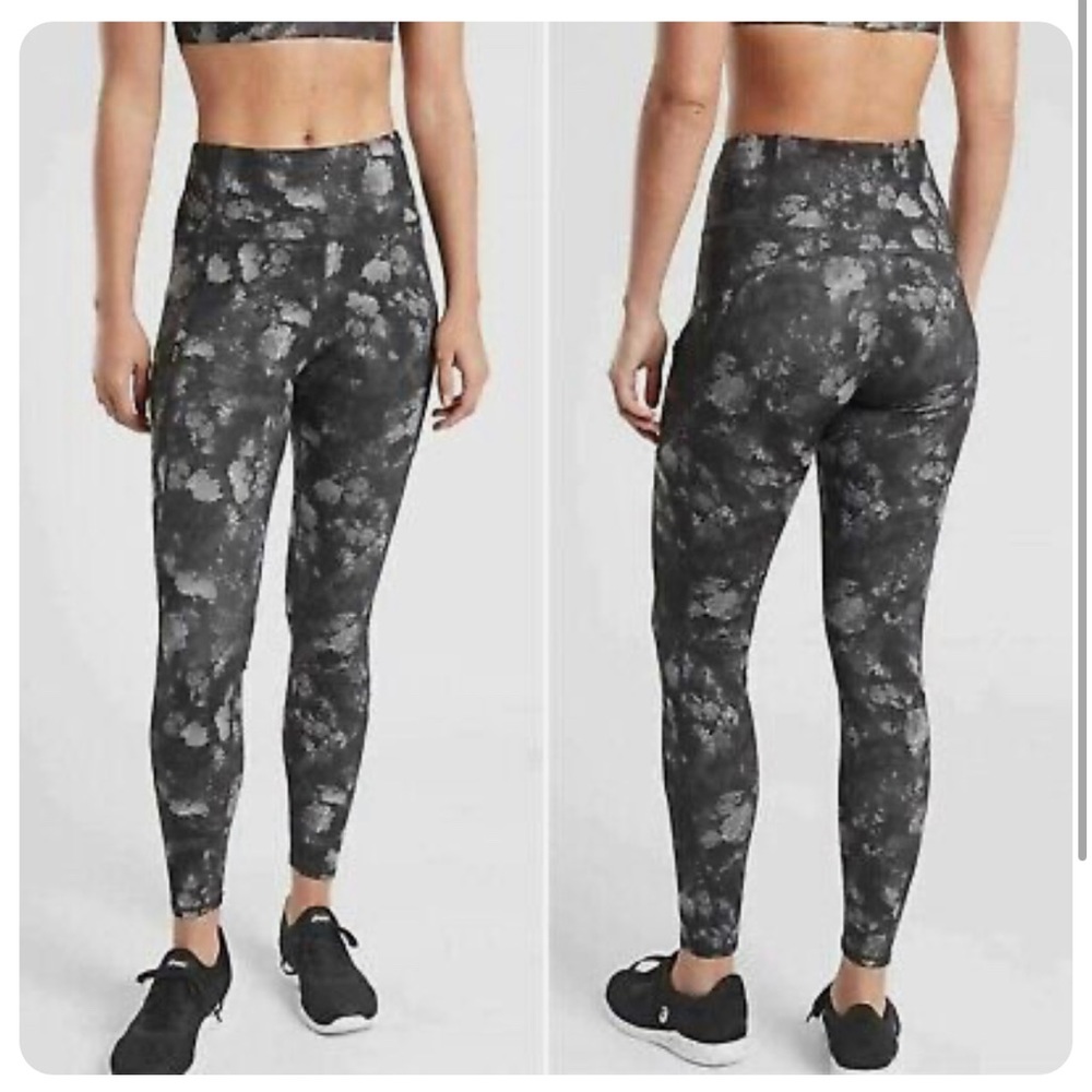 Athleta Rainier Printed Tight Medium Frozen Floral Grey Zip Pocket Quick Dry
